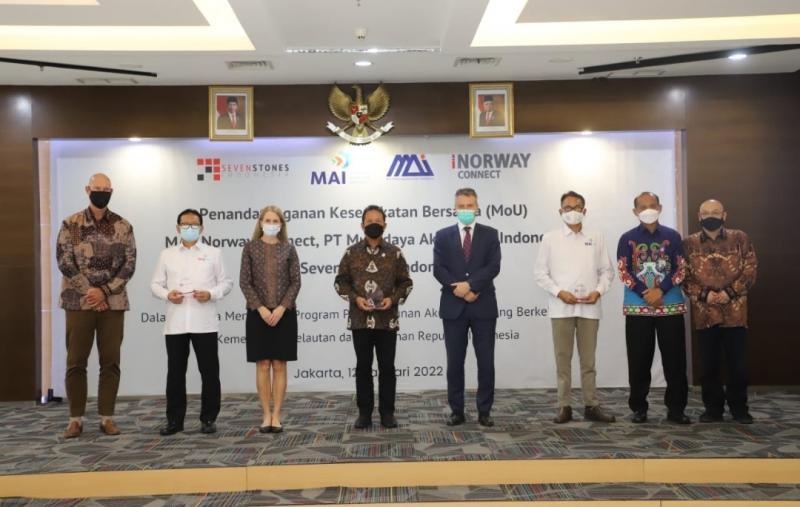 Penandatangan kesepakatan bersama (MoU) antara PT Multidaya Akuakultur Indonesia dengan Seven Stones Indonesia (SSI), perusahaan yang berorientasi dukungan on boarding untuk perusahaan Nordik dan lokal yang ingin memasuki pangsa pasar Indonesia atau pangsa pasar Eropa dari Indonesia yang berlangsung di Gedung Mina Bahari IV, Kantor KKP, Jakarta Pusat, Rabu (12/1/2022).