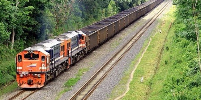 Kereta Ai  mengangkut batu bara di Bukit Asam. (Dok.BeritaTrans.com)