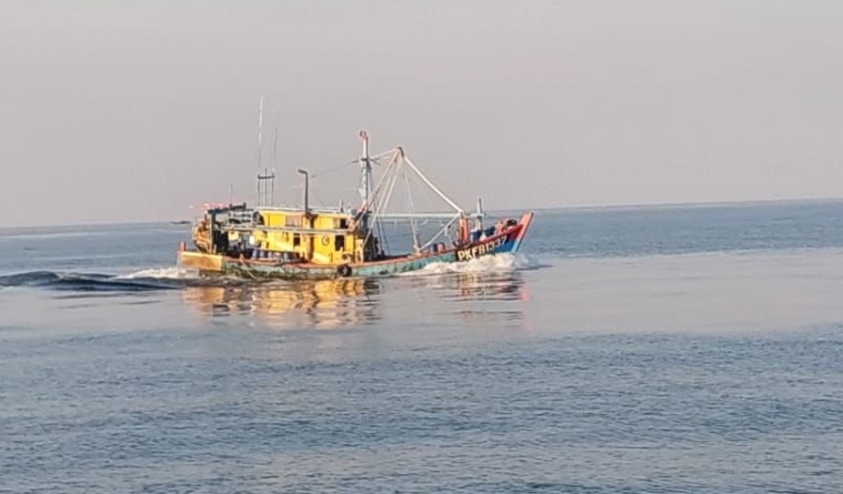 Kementerian Kelautan dan Perikanan (KKP) berhasil menangkap satu kapal ikan asing berbendera Malaysia di Selat Malaka pada hari Kamis (13/1/2022). 