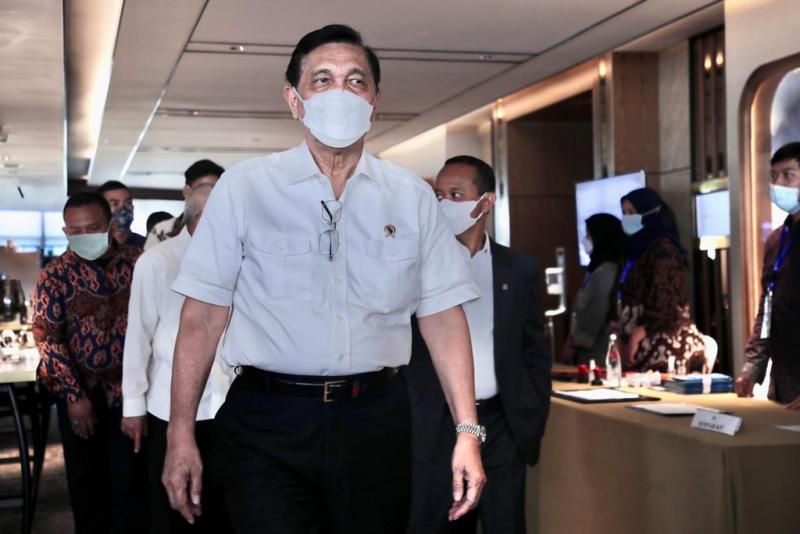 Menko Maritim dan Investasi Luhut Binsar Pandjaitan menyampaikan hasil rapat evaluasi PPKM bersama Presiden Jokowi pada Minggu (16/1/2021). Foto: kumparan.com.