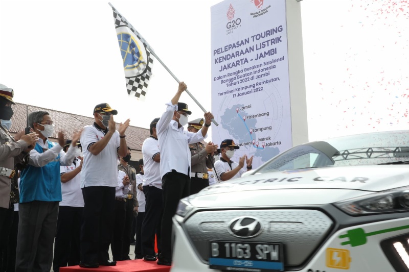 Pelepasan kampanye penggunaan mobil listrik melalui touring Jakarta- Jambi