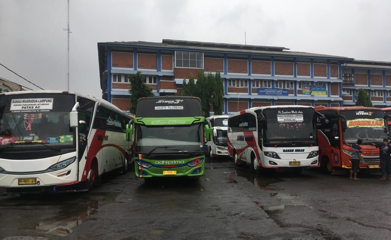 Bus Sumatera di Terminal Bekasi, Selasa (18/1/2022). Foto: BeritaTrans.com.