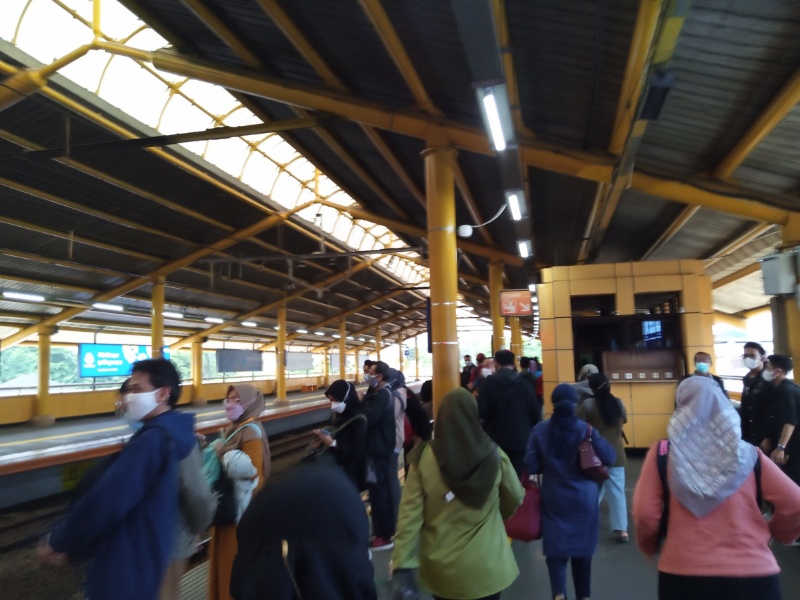 Suasana di Stasiun Gondangdia