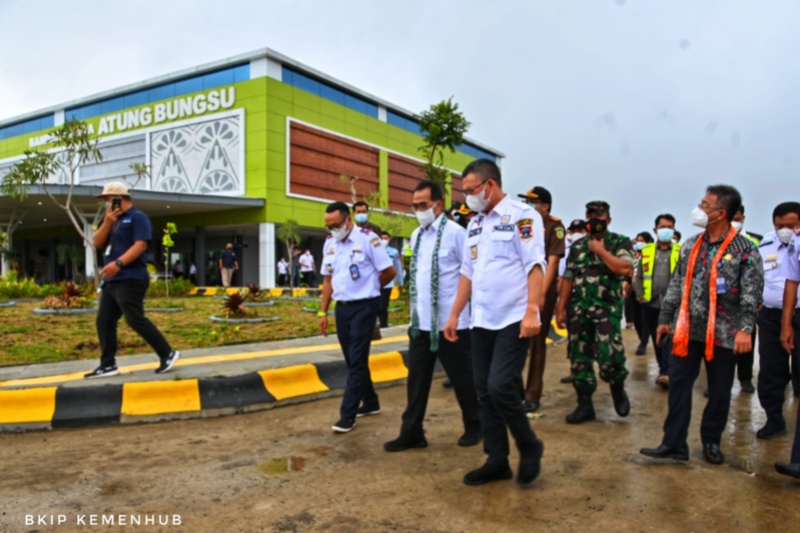 Menhub di Bandara Atung Bungsu