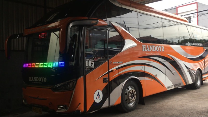 Bus Handoyo tiba di pool, Kamis (20/1/2022). Foto: BeritaTrans.com.