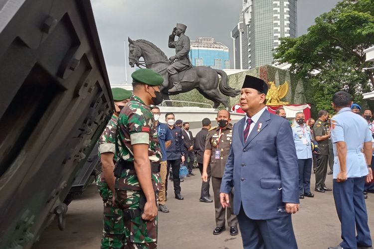 Menhan Prabowo Subianto usai memimpin Rapat Pimpinan (Rapim) Kementerian Tahun 2022 pada hari kedua di Kemenhan, Jakarta.