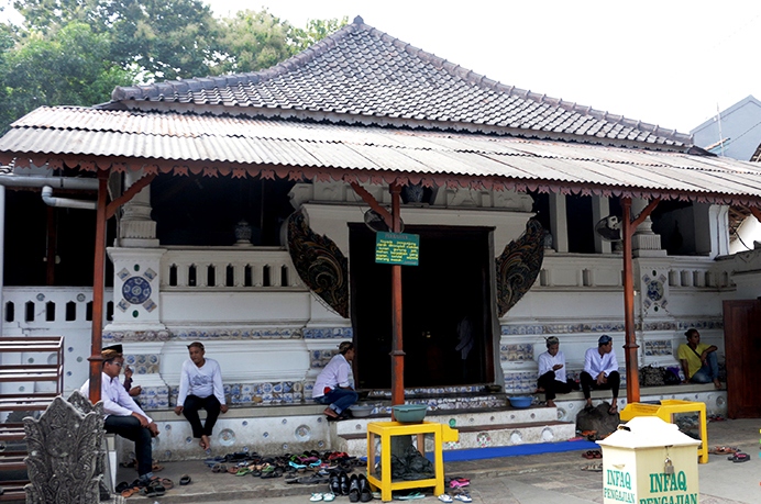 Salah satu tempat wisata relkigi di Jawa Barat yang ramai dikunjungi peziarah yaitu makam Sunan Gunung Jati Cirebon. (Ist.)