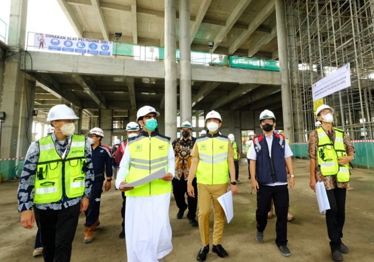Wali Kota Surakarta,  Gibran Rakabuming menerima kunjungan Crown Prince Court (CPC) Pemerintah Uni Emirat Arab,  Mohammed Ali Rashed Saeed Al Dhaheri bersama rombongan meninjau pembangunan Masjid Raya Sheikh Zayed, Senin (24/1/2022). (Dok. Diskominfo Jateng)