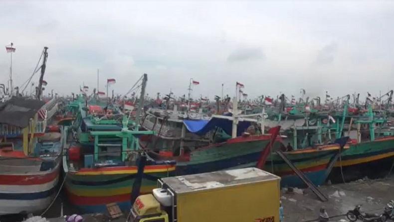 Ratusan kapal yang menumpuk di Pelabuhan Perikanan Pantai Tegalsari Kota Tegal, Rabu (26/1/2022). (Foto:Ist)