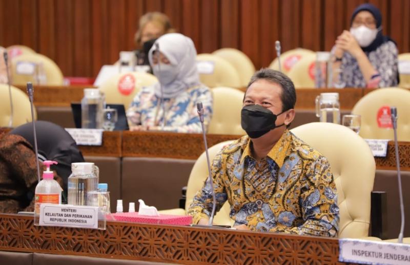 Menteri KKP Trenggono pada rapat kerja perdana tahun 2022 bersama Komisi IV DPR di Gedung DPR, Jakarta, Rabu (26/1/2022).