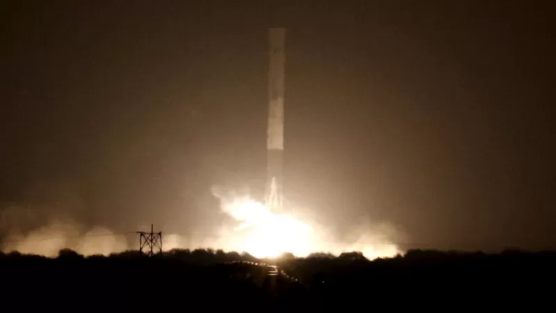 Roket Falcon 9 milik SpaceX diluncurkan pada 2015 dari Florida, AS.