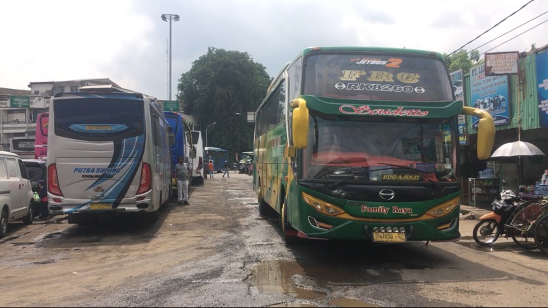 Bus Family Raya Ceria tiba di Terminal Bekasi, Kamis (27/1/2022). Foto: BeritaTrans.com.