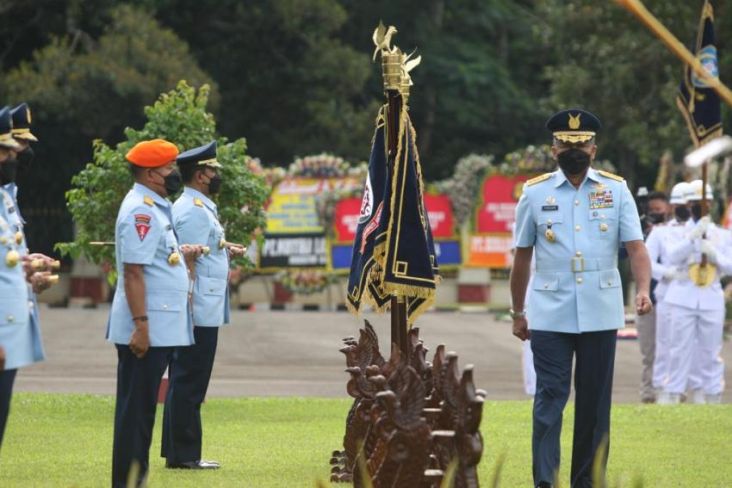 KSAU Marsekal TNI Fadjar Prasetyo melantik Marsdya TNI Andyawan Martono sebagai Panglima Komando Operasi Udara Nasional (Pangkoopsudnas) yang pertama. 