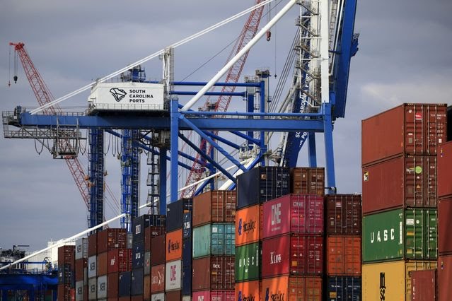 Pelabuhan Charleston Carolina Selatan mengatakan cadangan di sana bisa memakan waktu enam minggu untuk dibersihkan.  FOTO: BERITA LUKE SHARRETT/BLOOMBERG