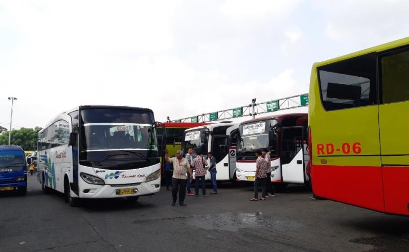 Suasana di Terminal Bekasi saat hari libur Imlek, Selasa (1/2/2022)