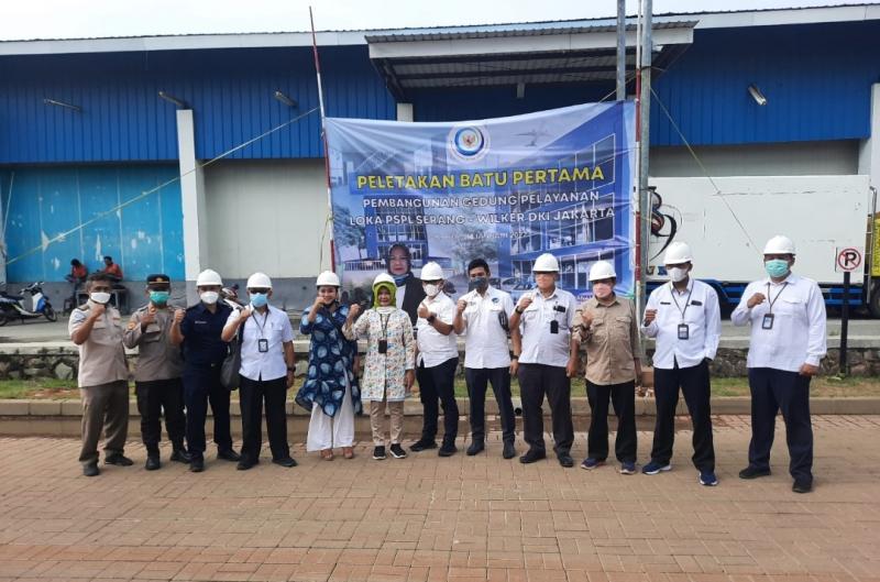 Peletakan batu pertama pembangunan gedung pelayanan di Muara Baru, Penjaringan, Jakarta Utara.