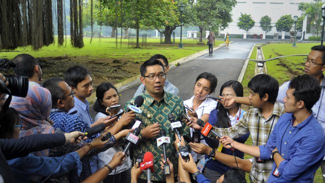 Gubernur Jawa Barat Ridwan Kamil mengungkap dirinya pernah membisiki Presiden Joko Widodo (Jokowi) soal desain Ibu Kota Negara (IKN) Nusantara. 
