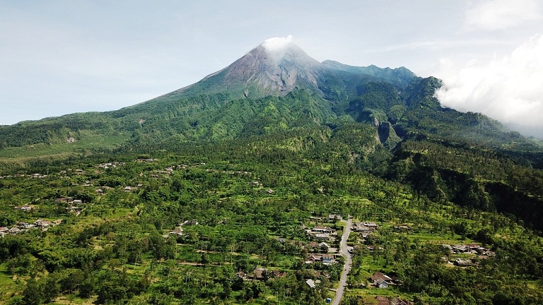 Aktivitas Gunung Merapi terus dipantau warga  tiga desa di wilayah Kecamatan Kemalang, Kabupaten  Klaten. (Foto:Diskominfo Jateng)