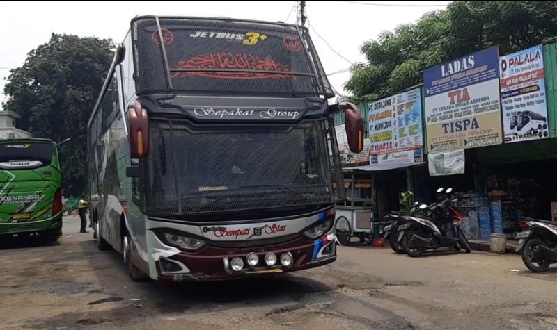 Bus Sempati Star yang akan diberangkatkan dari Terminal Bekasi menuju Medan.