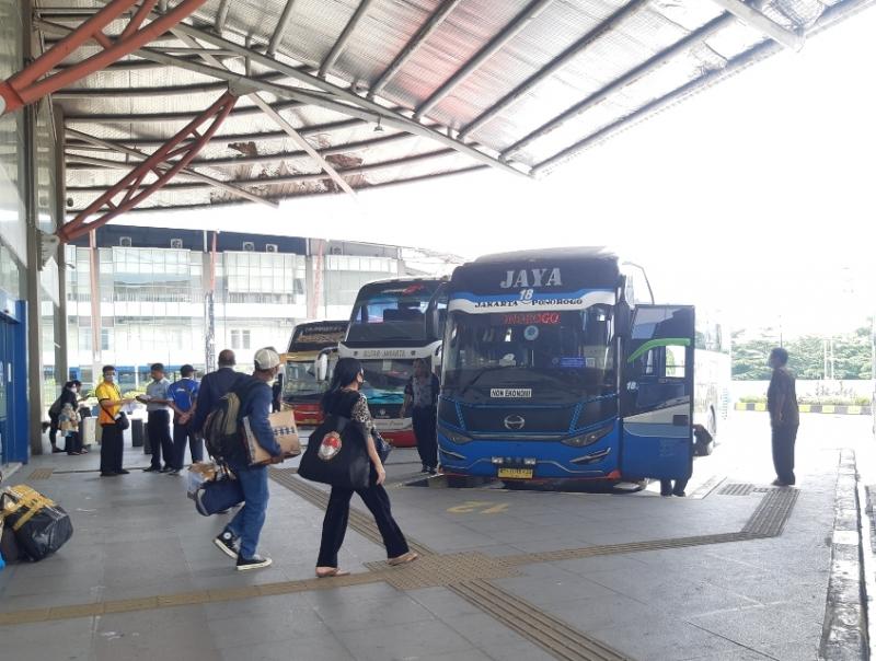 Suasana di Terminal Pulo Gebang, Kamis (17/2/2022).