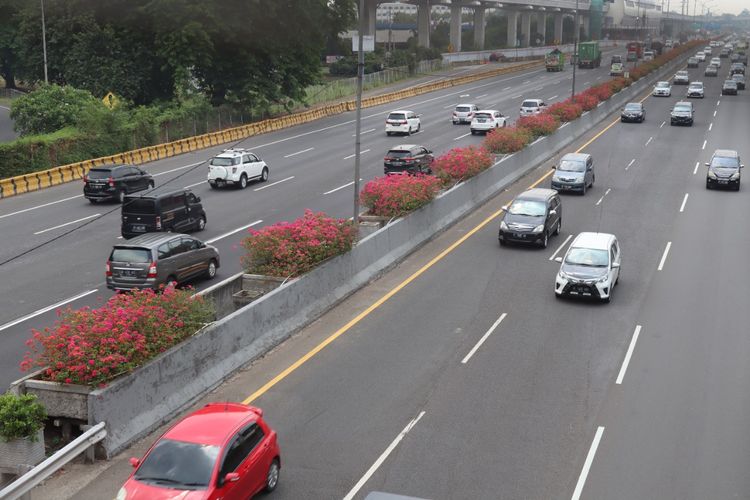 Volume lalu lintas harian rata-rata (LHR) Jalan Tol Jasa Marga di seluruh Indonesia. Foto: kompas.com