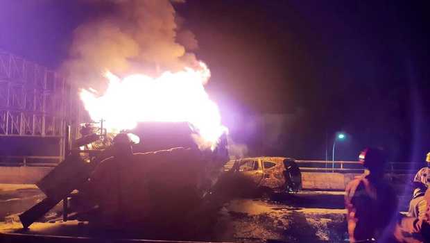 Ilustrasi mobil tanki meledak dan terbakar. (Foto:BeritaSatu.com)