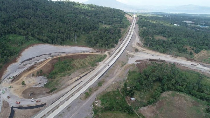 Jalan Tol Manado-Bitung.