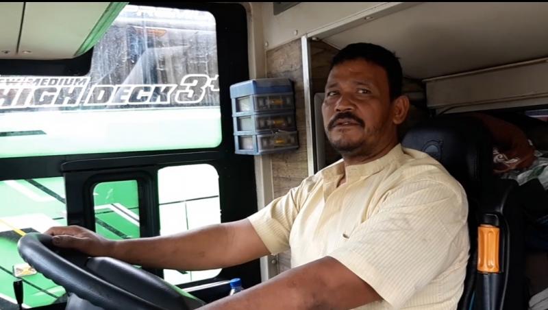 Juli Bahagia pengemudi bus Sempati Star saat berada di Terminal Bekasi.