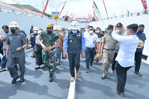 Kang Emil saat meresmikan Underpass Sriwijaya di Kota Cimahi. (Foto:Humas Pemda Jabar)