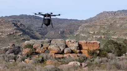 Teknologi drone kini dimanfaatkan untuk bercocok tanam. Foto: ilustrasi/voaindonesia.com.