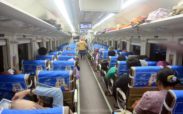 Penampakan di dalam  Kereta Api Joglosemarkerto relasi Yogyakarta-Cilacap yang lumayan mewah untuk memanjkakan penumpang. (Foto:HarianJogja)