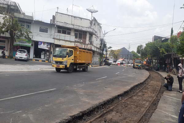 Jalur kereta di Jalan Bogowonto, Kota Madiun, yang akan digunakan sebagai pusat kuliner. (Foto:Istimewa)