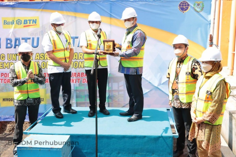 Peletakan batu pertama pengembangan fasilitas Poltekpel Surabaya