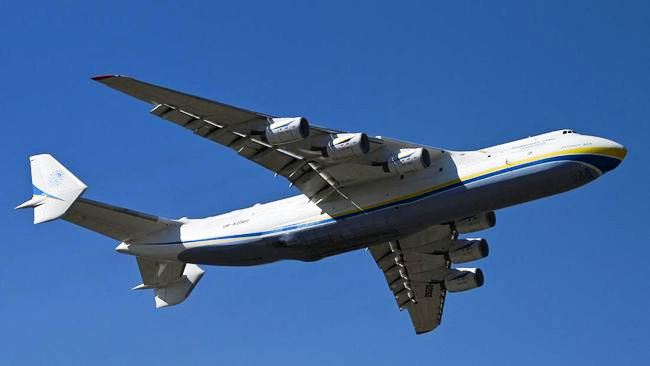 Pesawat Antonov AN-225 milik Ukraina yang merupakan pesawat terbesar di dunia dikabarkan hancur karena serangan pasukan Rusia. (Foto:CNN)