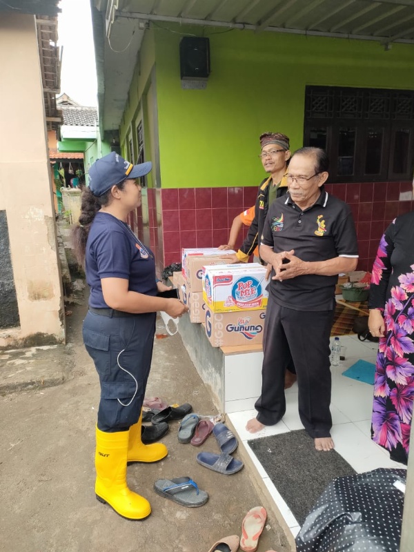 Penyerahan. bantuan secara simbolis