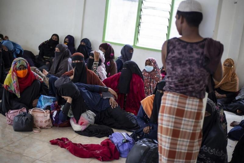 Pengungsi etnis Rohingya menetap di pengungsian sementara di Bireuen, Aceh pada 6 Maret 2022.(AP Photo: Zik Maulana)