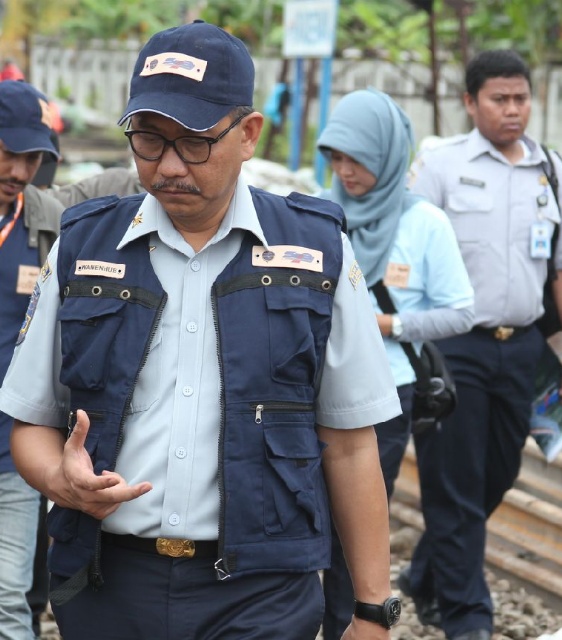 Bambang Susantono saat keninjau progres proyek double track Pantura. Foto: BeritaTrans.com dan Aksi.id  