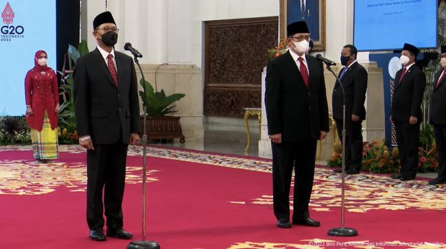 Presiden Joko Widodo resmi melantik Bambang Susantono sebagai Kepala Otorita Ibu Kota Negara (IKN) Nusantara. 