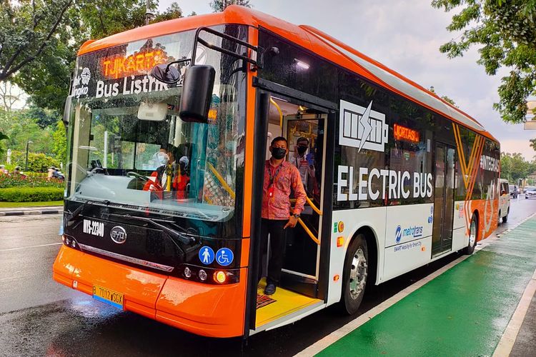 Peresmian bus listrik trasnjakarta, Selasa (8/3/2022). Foto: kompas.com.