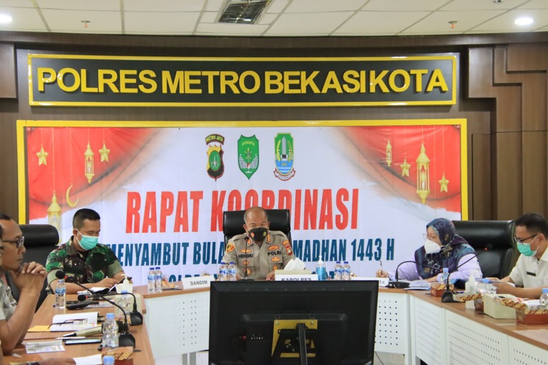 Jajaran Polres Metro Bekasi Kota bersama unsur Forkopimda Kota Bekasi menggelar rapat koordinasi (Rakor) menjelang bulan suci Ramadhan 1443 Hijriah tahun 2022. Foto: istimewa.