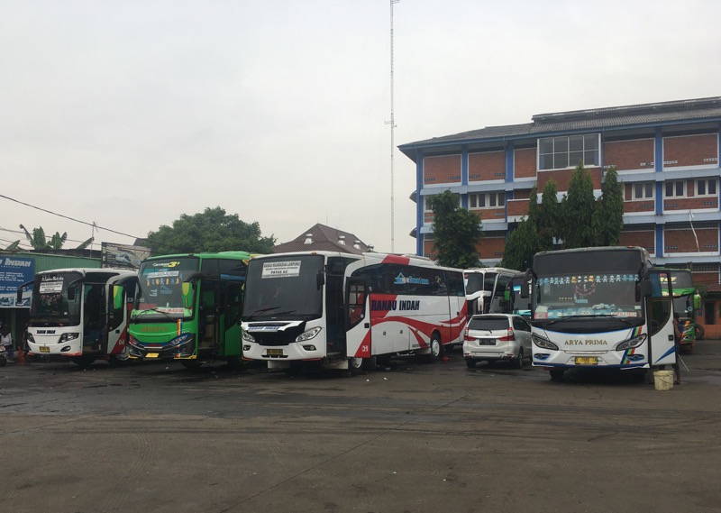 Bus Sumatera di Terminal Bekasi, Selasa (15/3/2022). Foto: BeritaTrans.com.