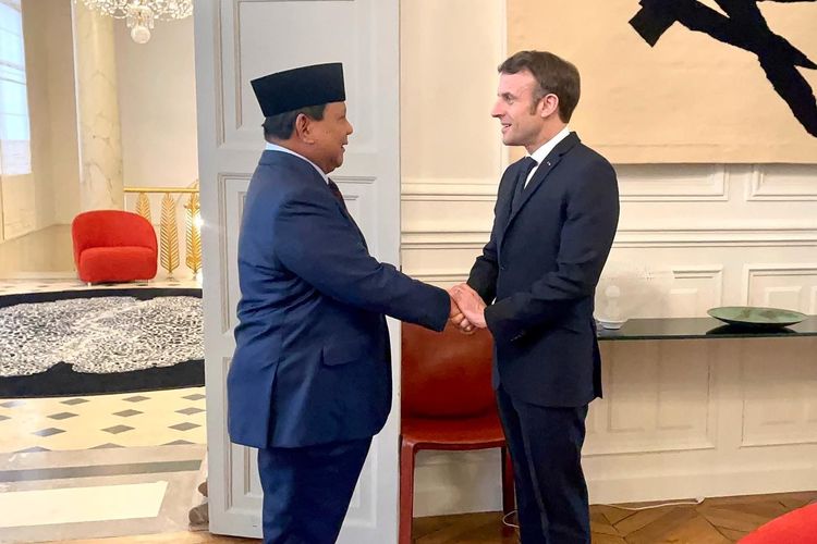 Menteri Pertahanan (Menhan) Prabowo Subianto memenuhi undangan pertemuan dengan Presiden Prancis Emmanuel Macron di Istana Élysée Palace, Paris, Prancis.