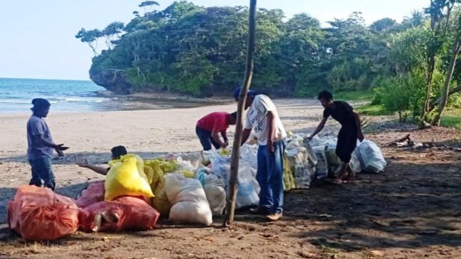 Sabu selundupan seberat 1 ton dikemas 66 karung plastik diamankan Polda Jabar di Pangandaran. (Foto:tvonenews.com)
