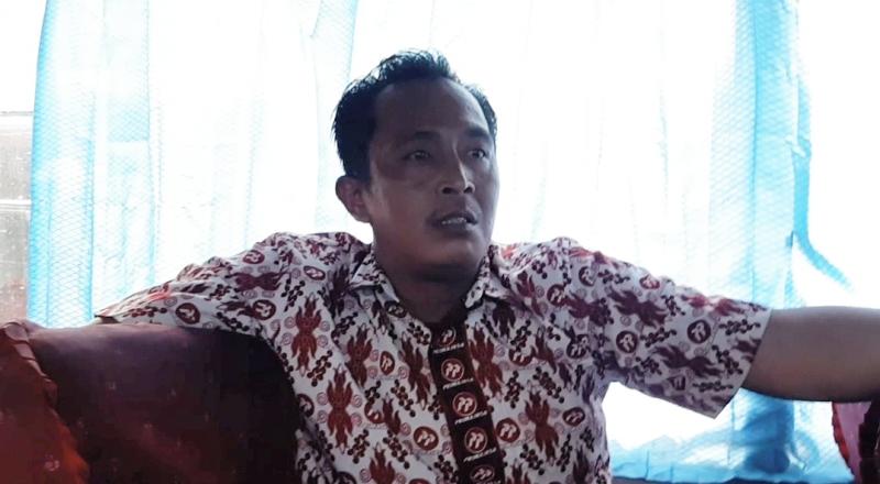 Cecep, pengemudi bus Primajasa rute Bekasi-Merak saat mengetemkan nusnya di Terminal Bekasi, Jumat (18/3/2022).