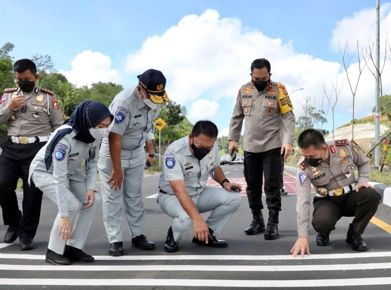 Dalam menjaga keselamatan masyarakat dalam berlalu lintas, Jasa Raharja terus berupaya meningkatkan kontribusinya dengan melakukan program pencegahan kecelakaan. Foto: istimewa.