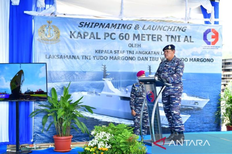 Kepal Staf Angkatan Laut (Kasal) Laksamana TNI Yudo Margono pada acara shipnaming dan launching 2 unit kapal Patroli Cepat (PC) 60 M di Galangan PT. Caputra Mitra Sejati (CMS), Banten, Senin (21/3/2022). (Foto:ANTARA)