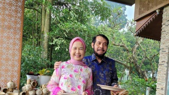 Ketua MK Anwar Usman dan calon istri Idyati.