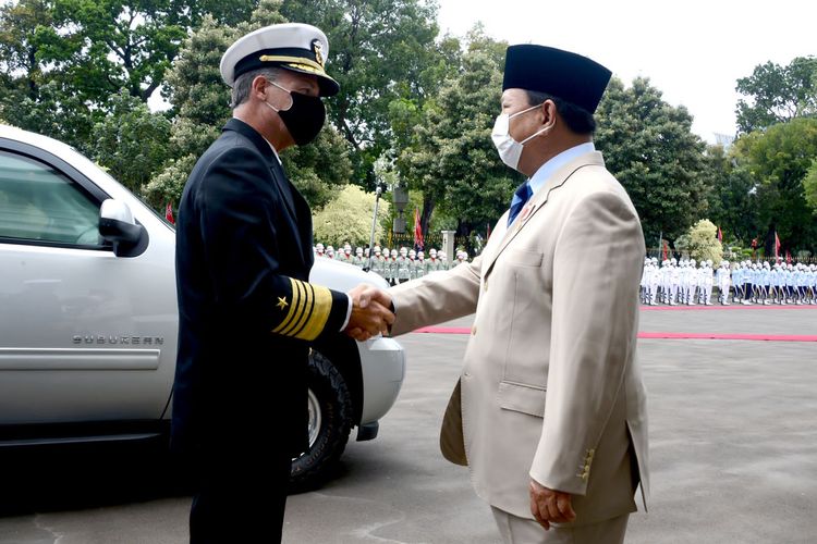 Menteri Pertahanan (Menhan) Prabowo Subianto menerima kunjungan Komandan ke-26 Komando Indo-Pasifik Amerika Serikat (USINDOPACOM) Laksamana John Aquilino di Kementerian Pertahanan, Jakarta.