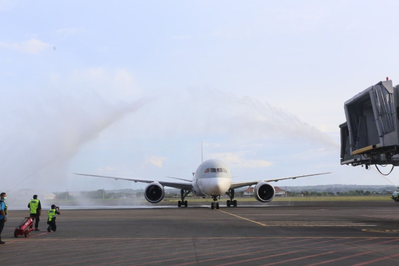 Maskapai Qatar Airways tiba di Bandara Ngurah Rai, Bali