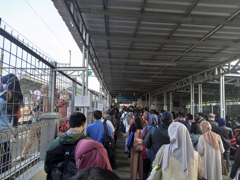 Suasana di Stasiun Bojong Gede